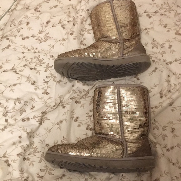 Ugg Classic Short Gold Sequined Boots - Picture 9 of 10